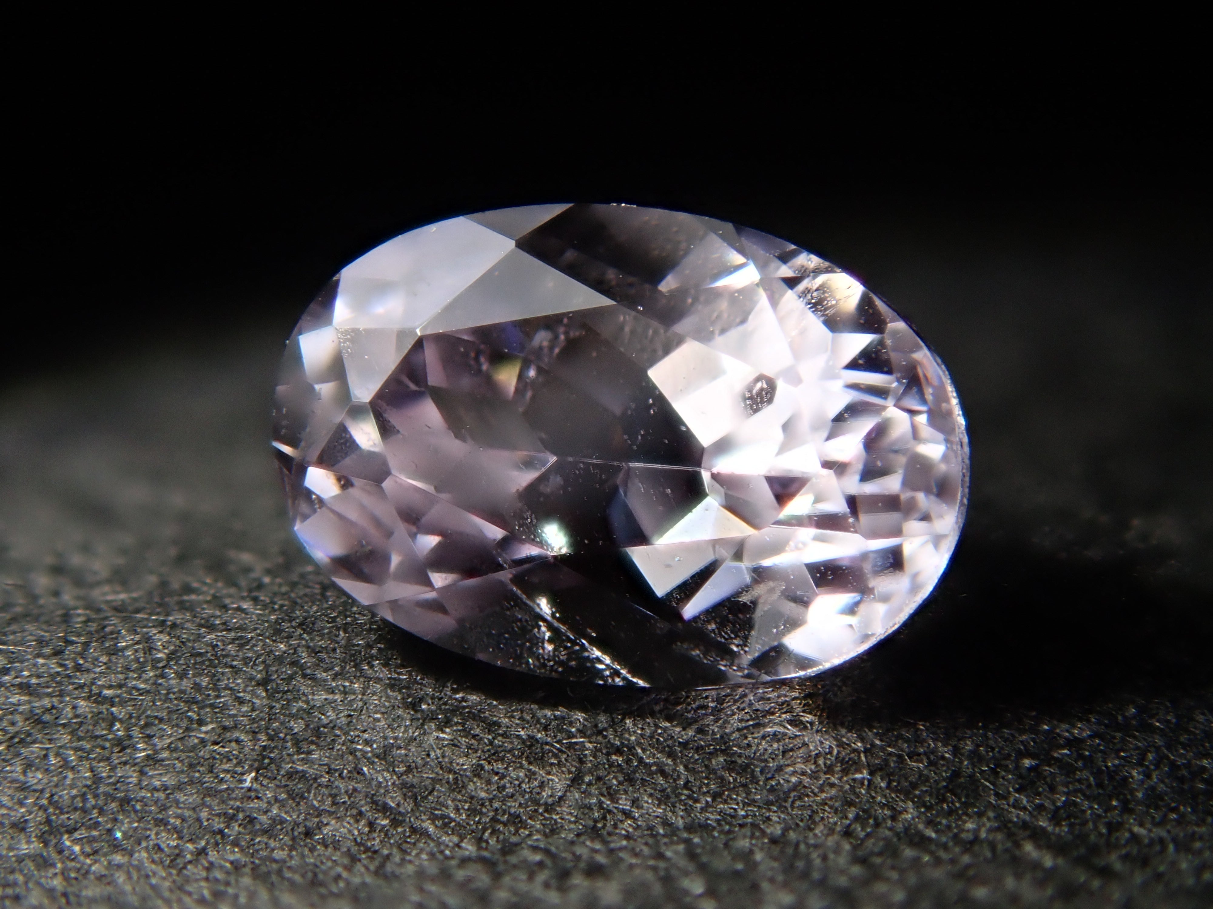 タンザニア産マグネシオアキシナイト 0.357ctルース