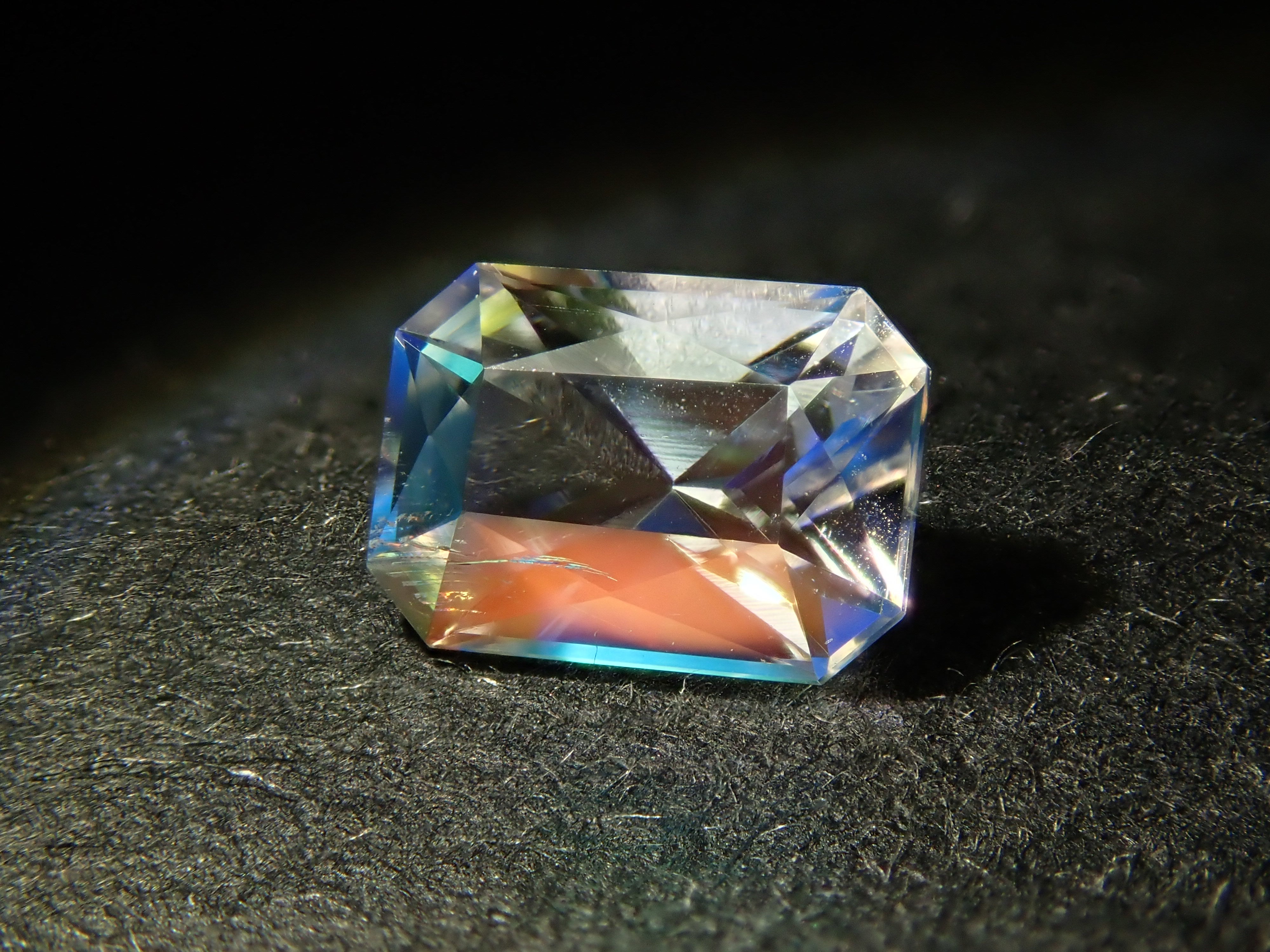 マダガスカル産アンデシン・ラブラドライト（通称名 レインボームーン