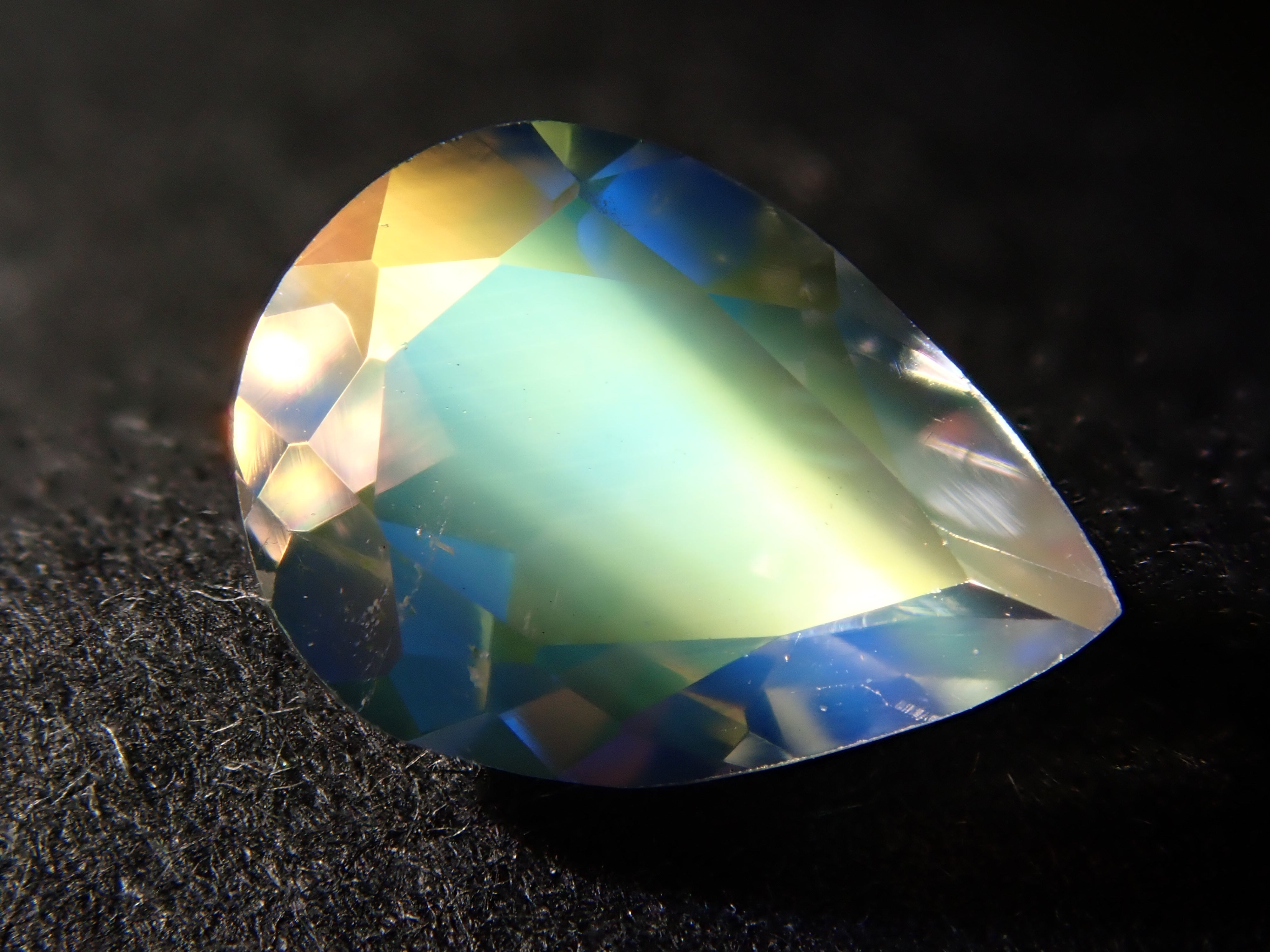 マダガスカル産アンデシン・ラブラドライト（通称名 レインボームーン