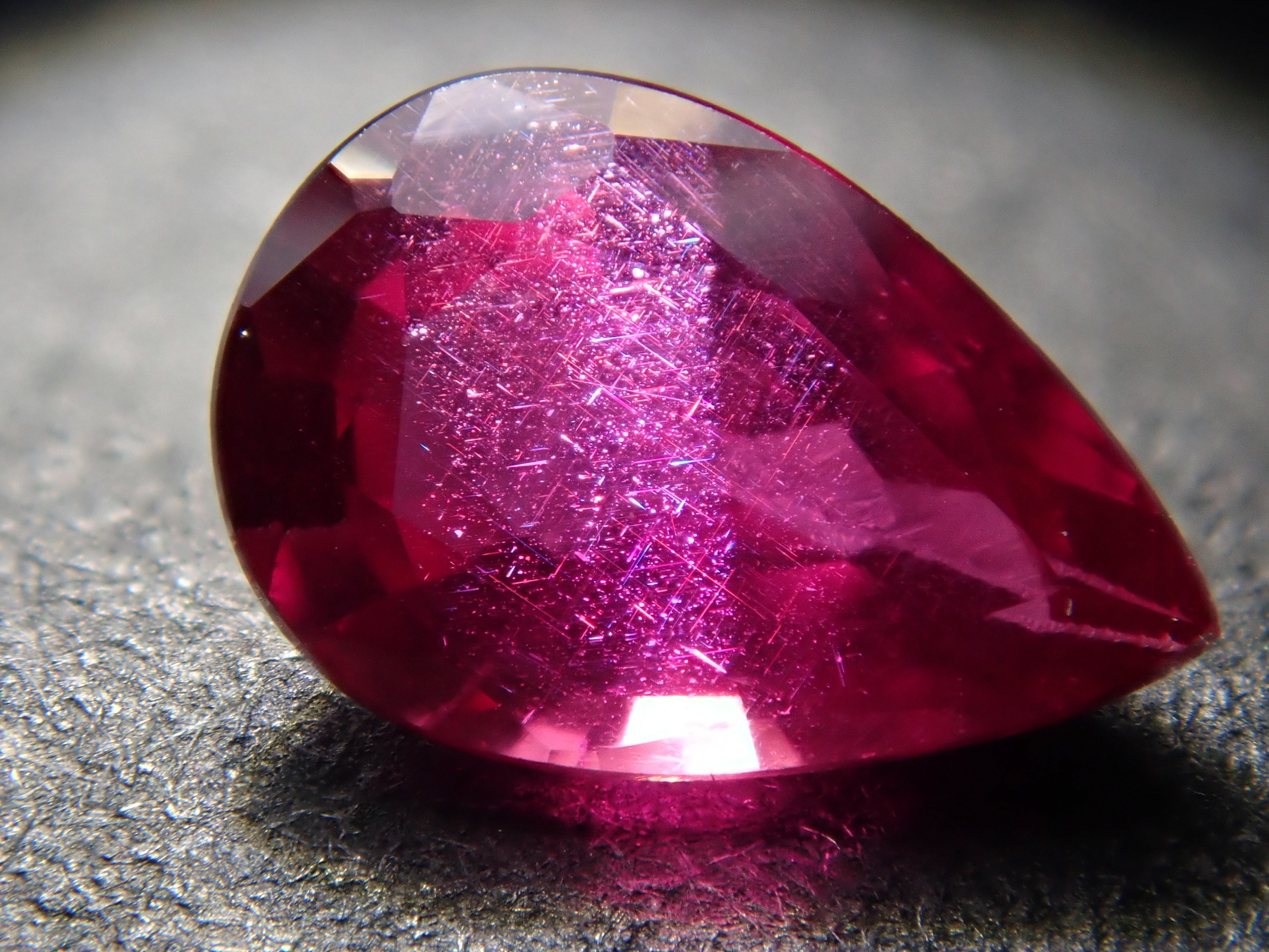 非加熱ピジョンブラッドルビー 0.530ctルース