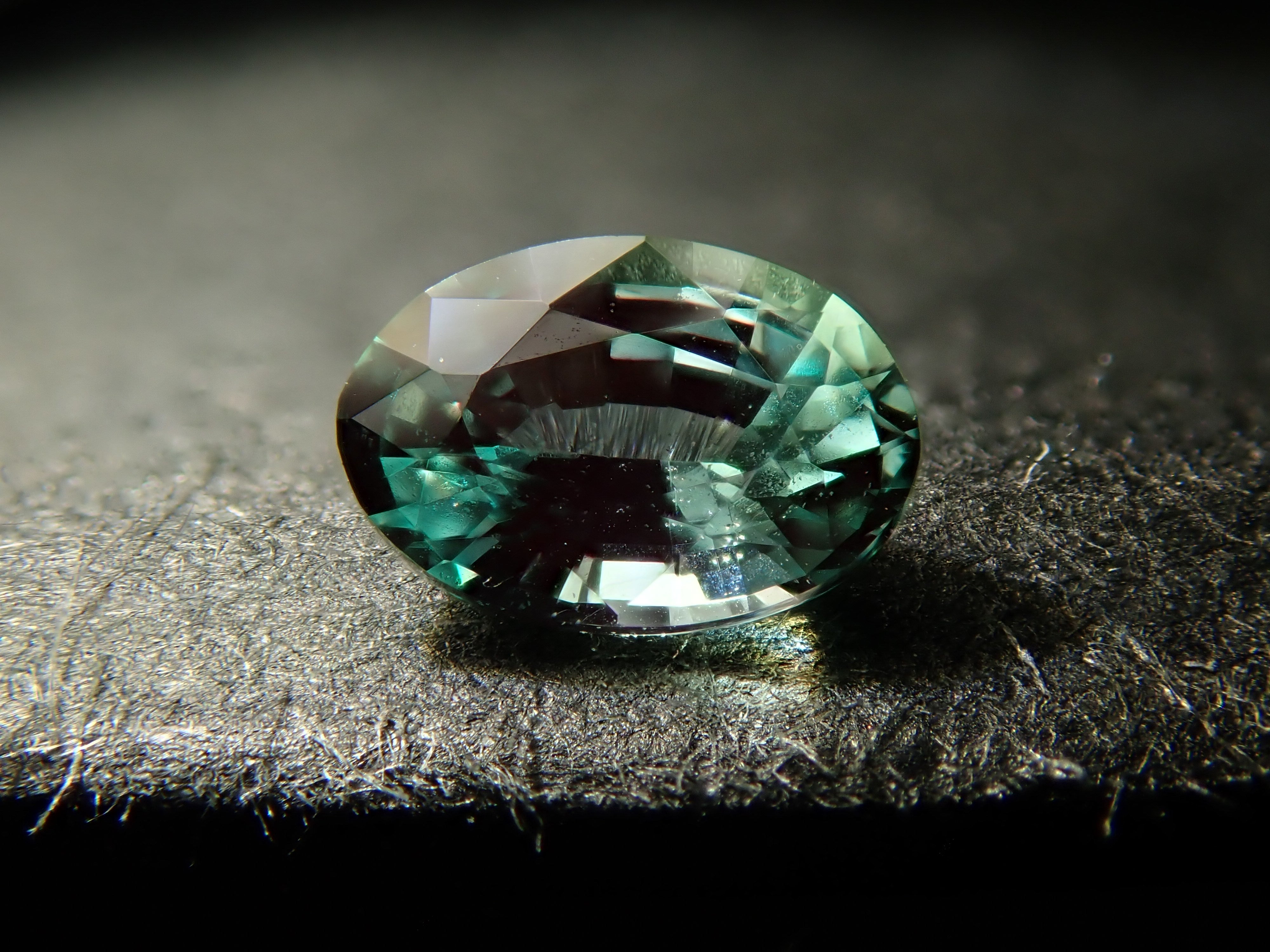 兵庫県産 アレキサンドライト 33200ct 宝石 原石 金緑石 鉱物