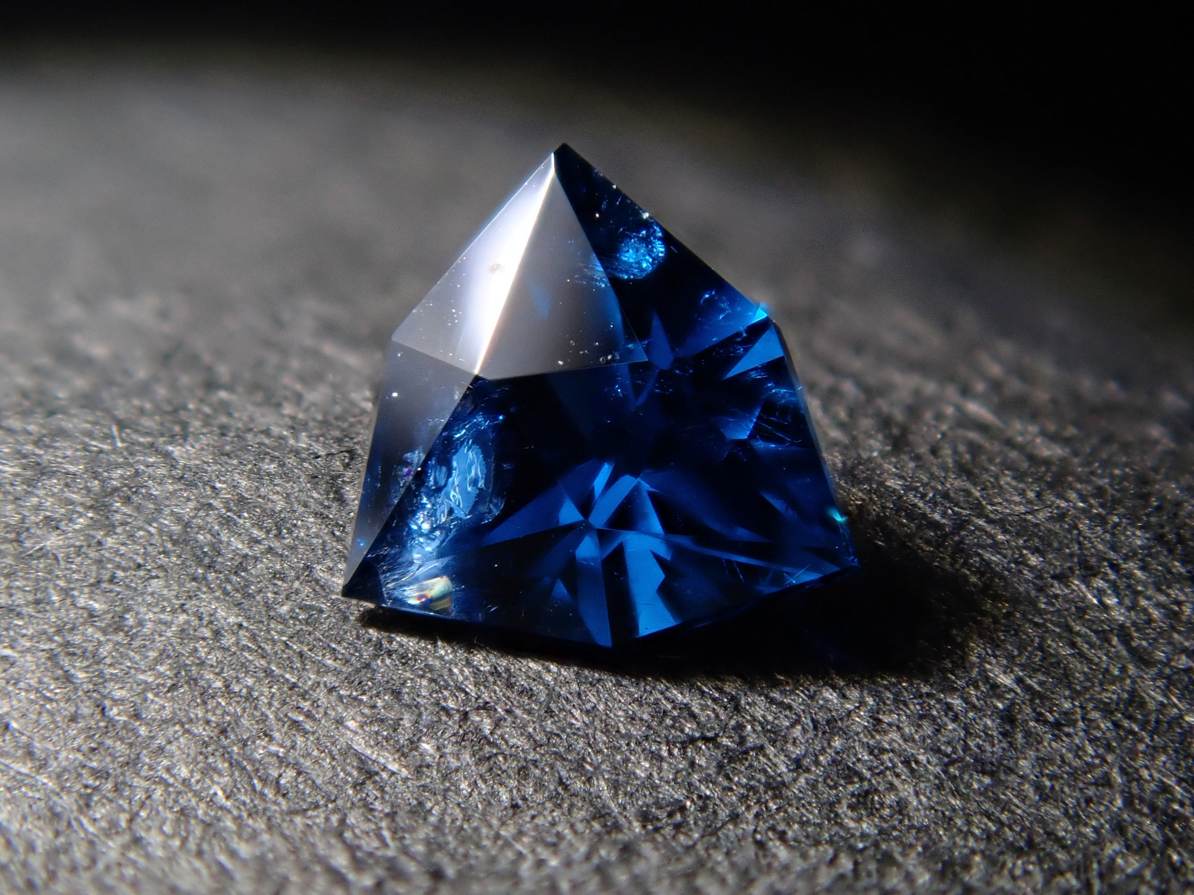 イジェリア産コバルトガーナイト 0.171ctルース 鑑別書