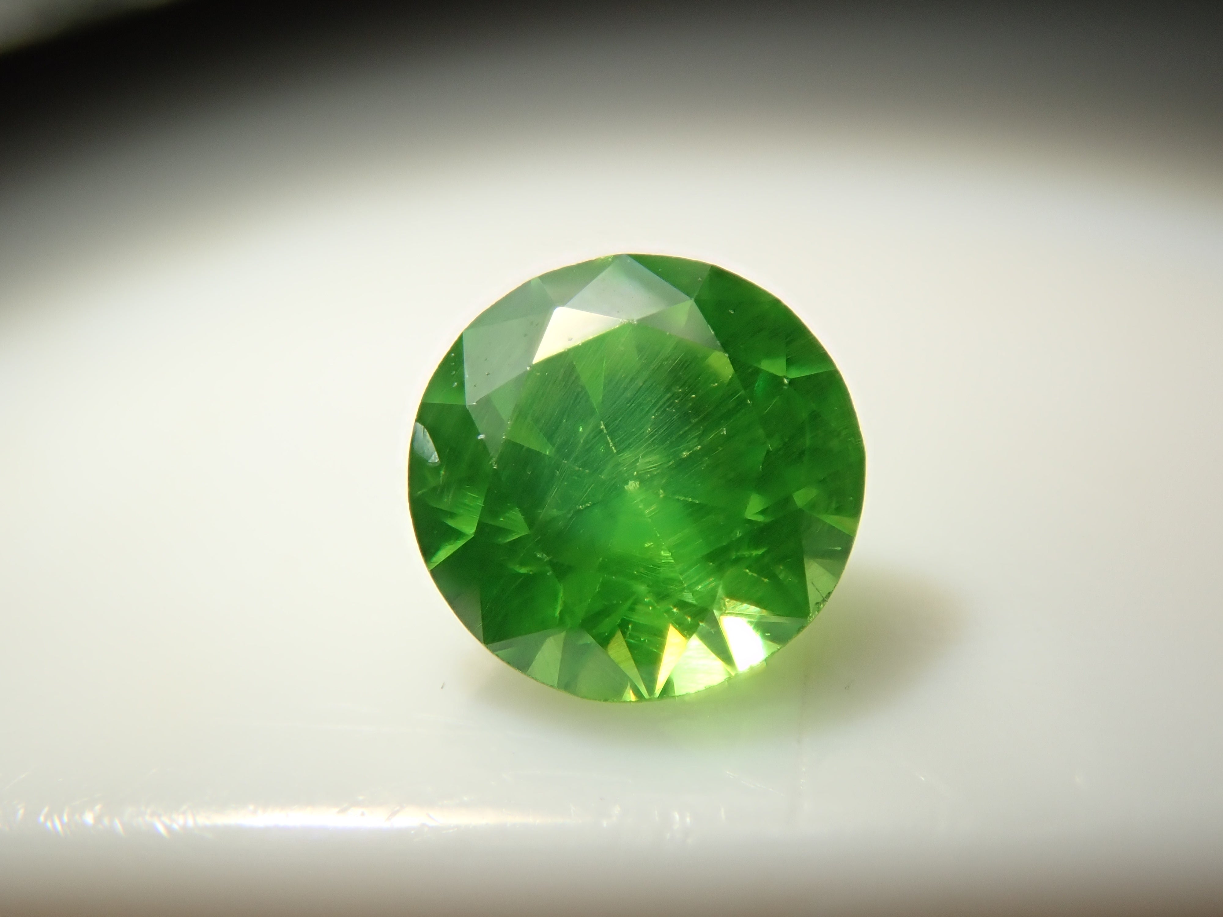 ロシア産デマントイドガーネット（ホーステール認む） 0.187ctルース