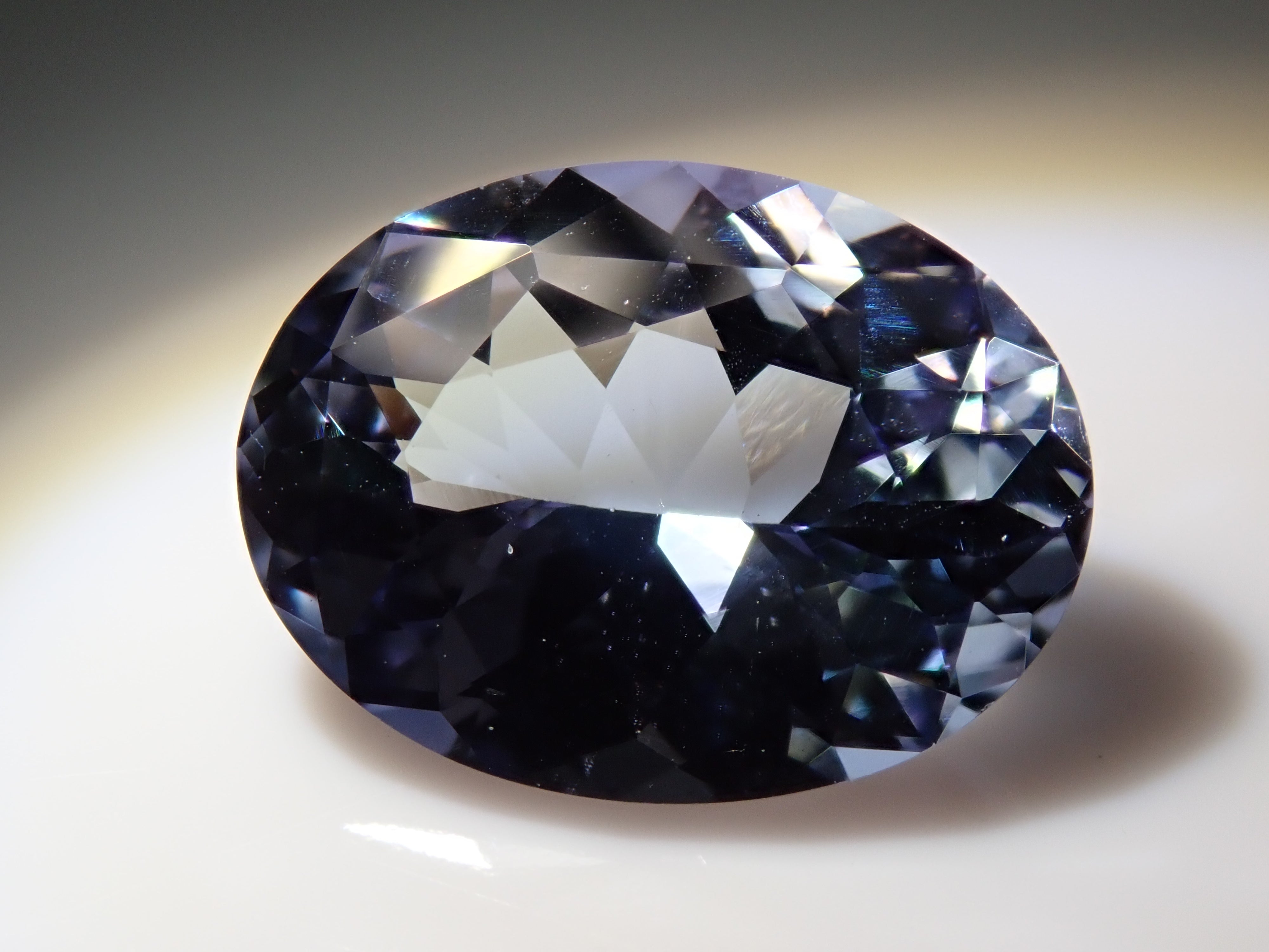 タンザニア産バイカラーゾイサイト 2.304ctルース