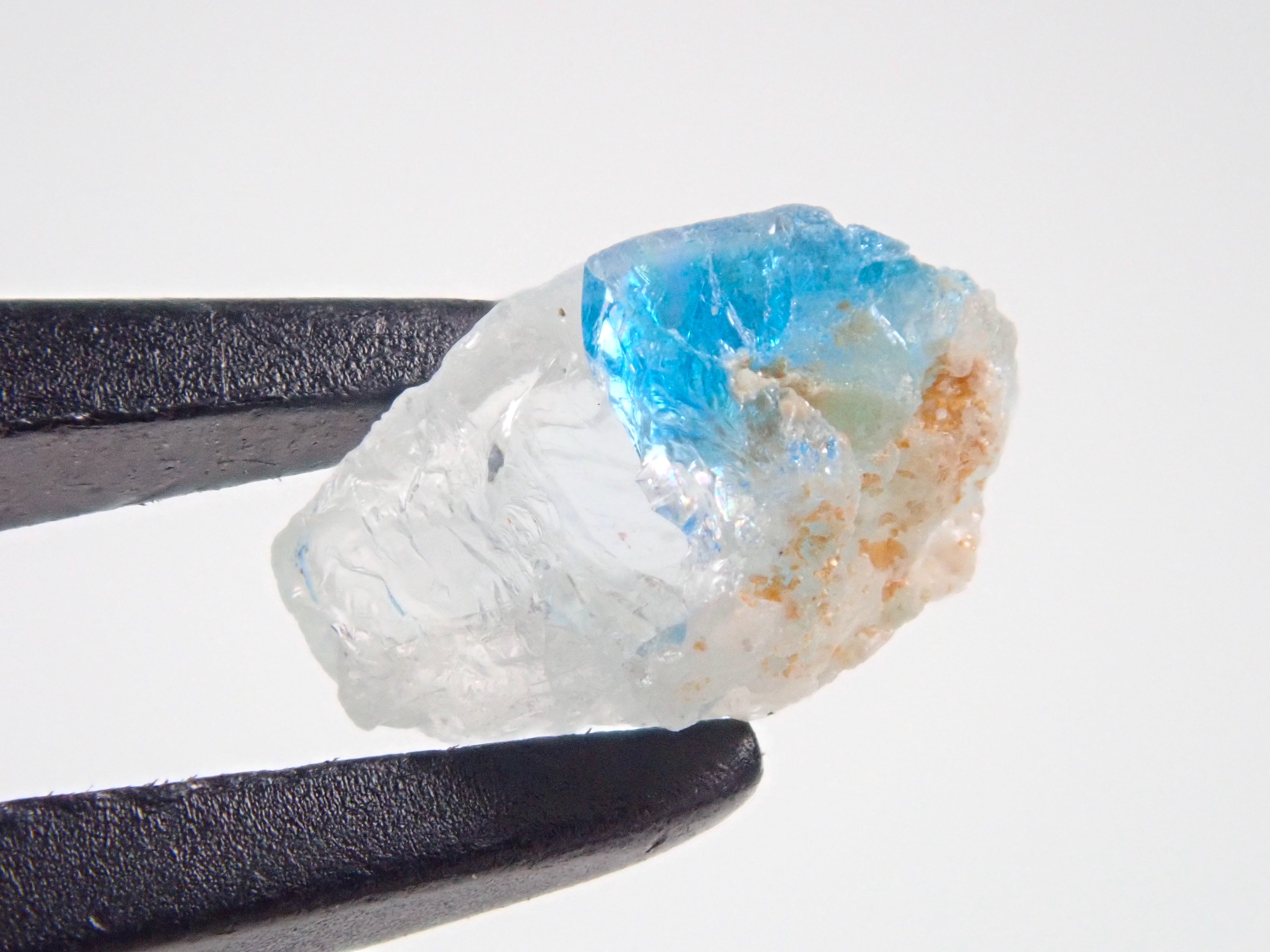 ブラジル産ユークレース原石1石《複数購入割引有》