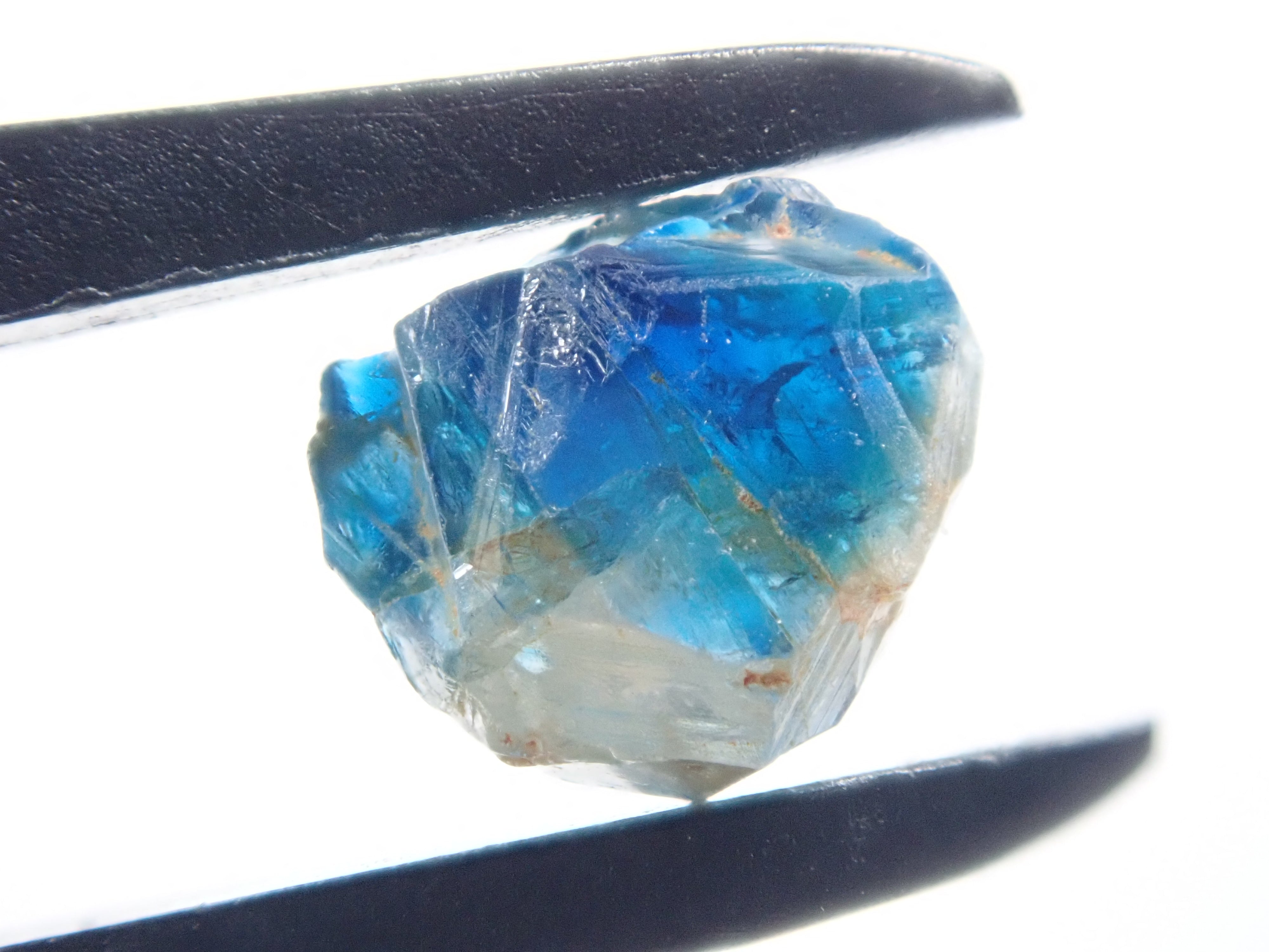 ジンバブエ産バイカラーユークレース 0.960ct原石