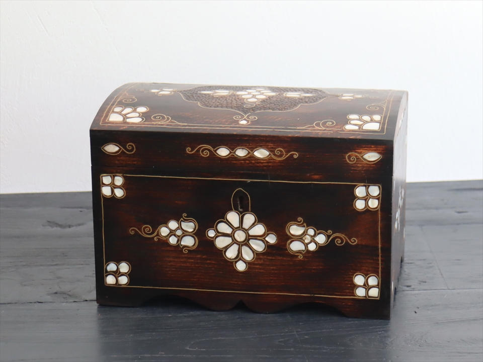 キリムスタイル / 螺鈿細工木製宝箱 W28xH19xD18.5cm 胡桃の木 Mother