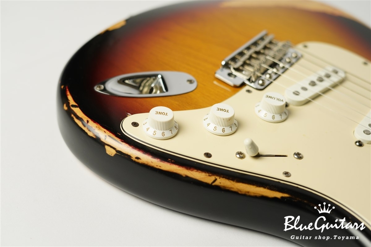 Fender Highway One Stratocaster - 3-Color Sunburst | Blue Guitars