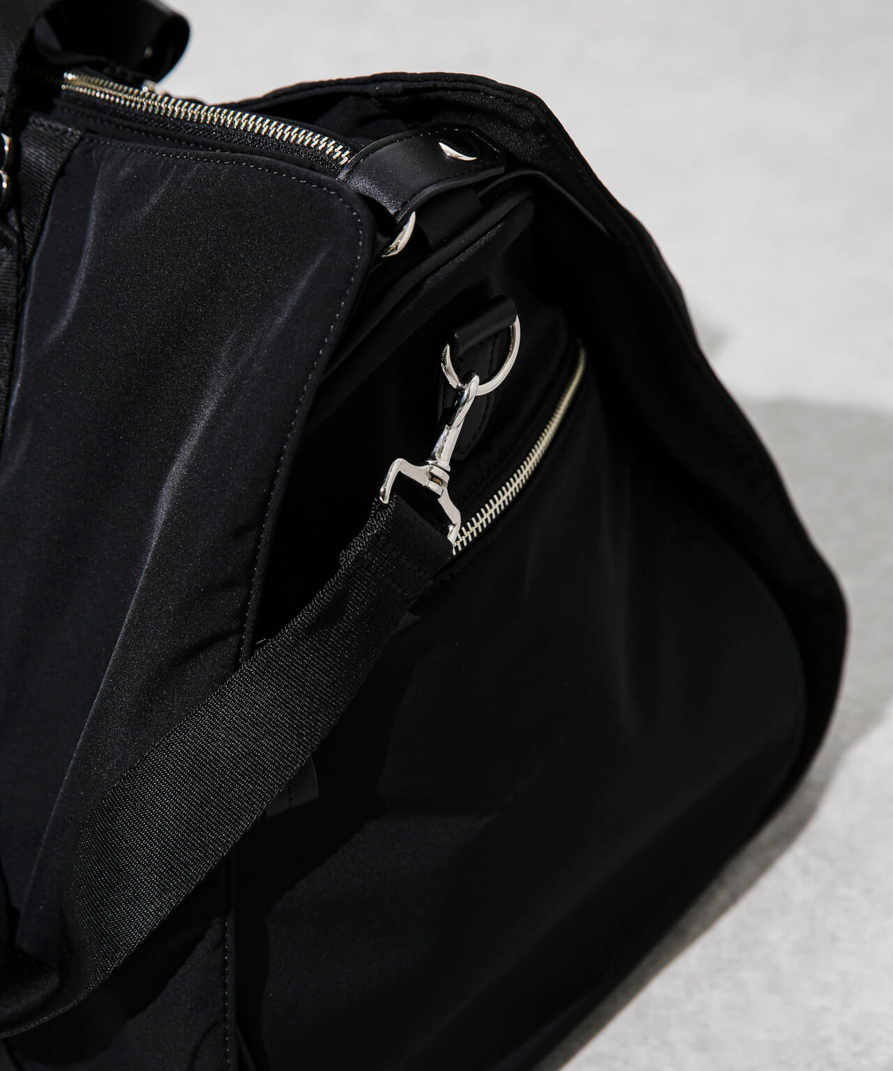 ESSENTIAL LINE」ガーメントドラムバッグ