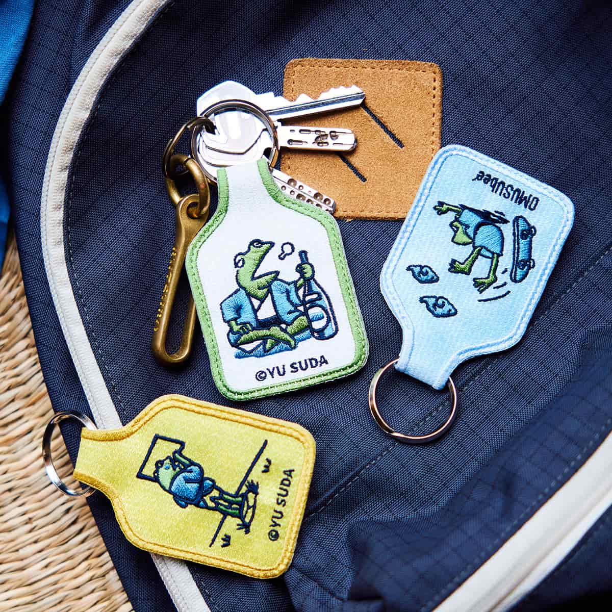 YU SUDA × Japan Craft】 伝統と遊び心の刺繍キーホルダー のぞき見