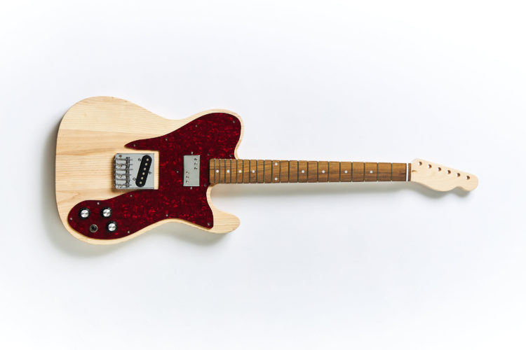 テレキャスターカスタム(ホワイトアッシュボディ×ローズ指板)赤べっ