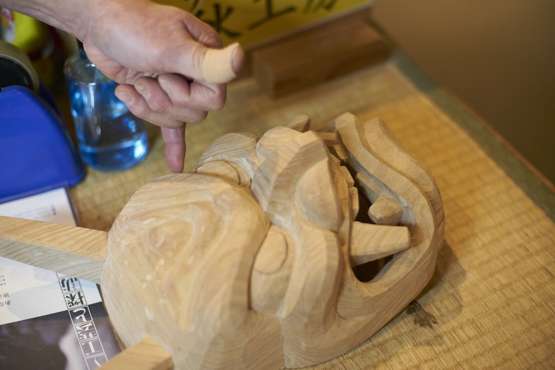 ナマハゲの面を作るただ一人の職人「ナマハゲ面彫師」とは | 中川政七
