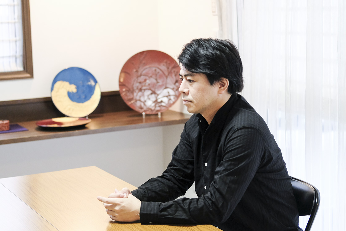 鎌倉彫、800年の伝統を100年後にも残すため、若き職人は世界に挑む