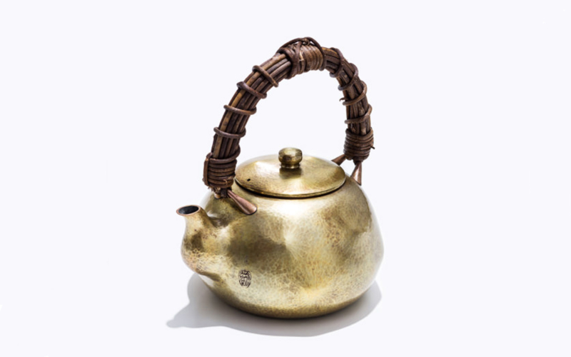 燕鎚起銅器とは。「時を刻む一生もの」の歴史と特徴、使われ方 | 中川