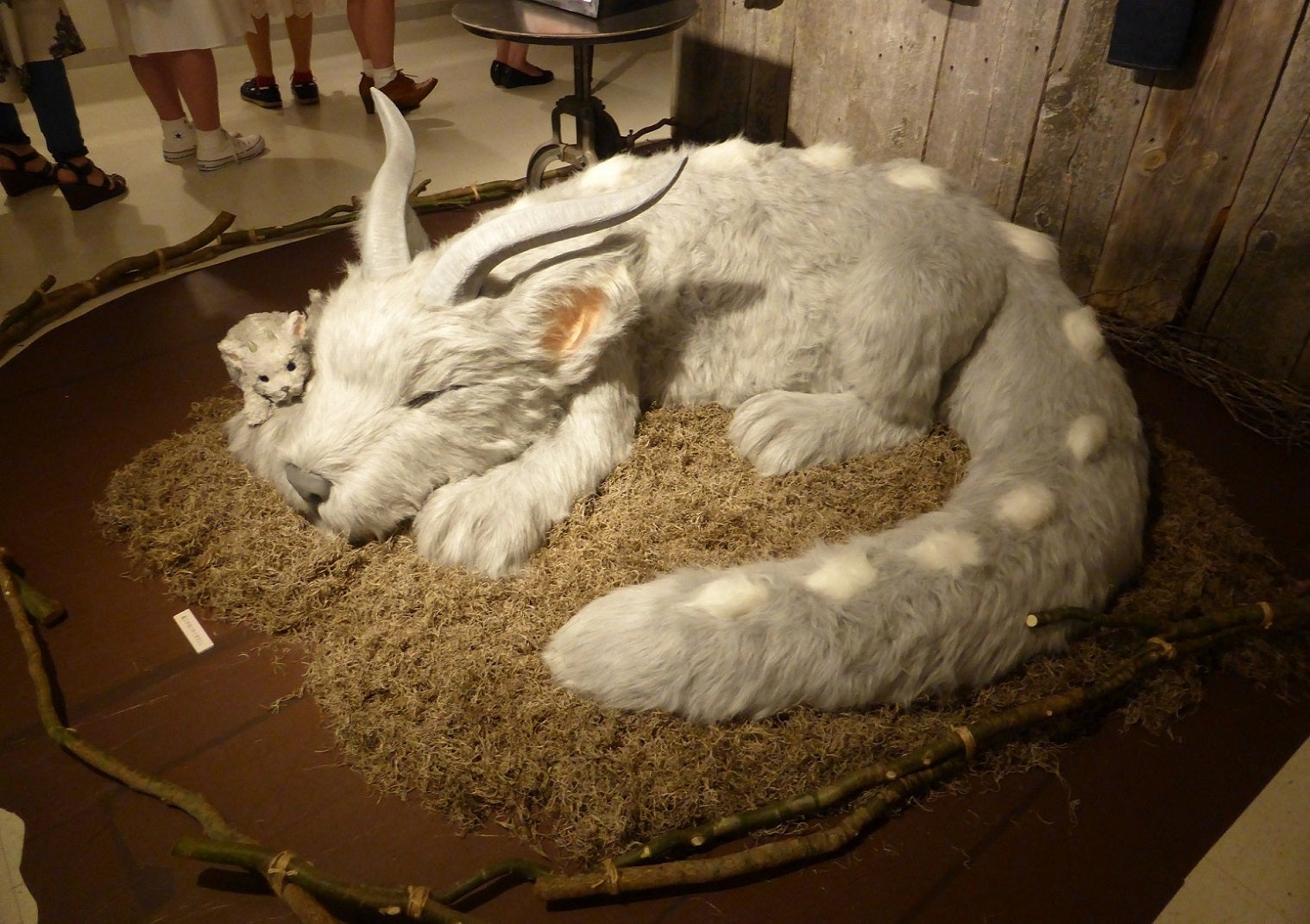 スピッツ 醒めないツアーグッズ モニャモニャ ぬいぐるみ ガラスケース