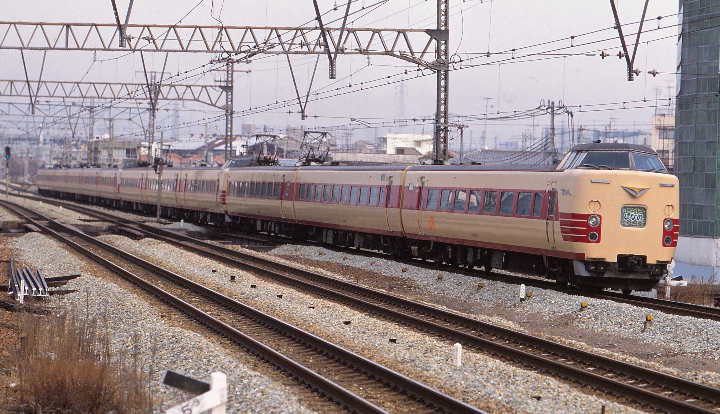 珍編成走行した大阪発381系しなの号 (1988/2/29塚本駅にて) | akaの
