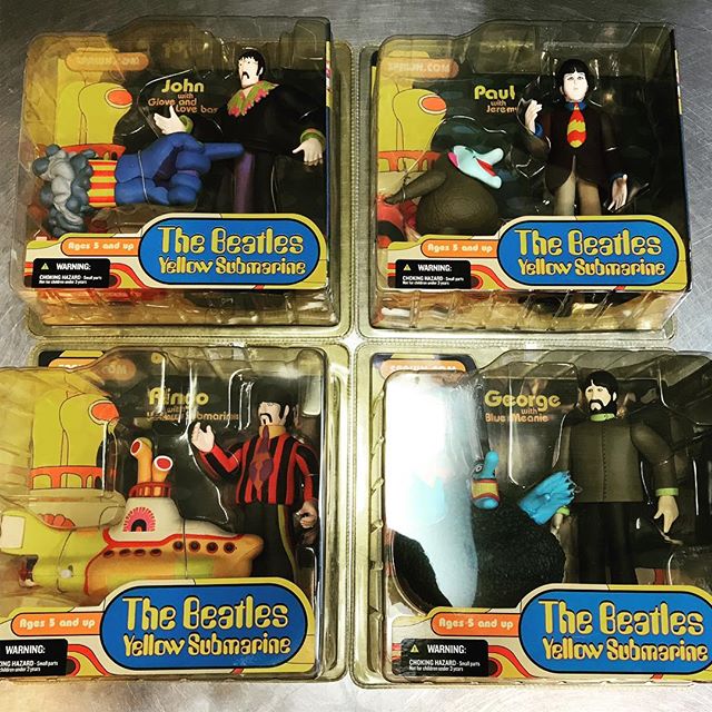 未開封]ビートルズ ザ・ビートルズ イエローサブマリン フィギュア 4体
