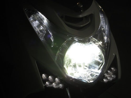 マジェスティS（～'17） LEDヘッドライトバルブ取り付け方法のご紹介