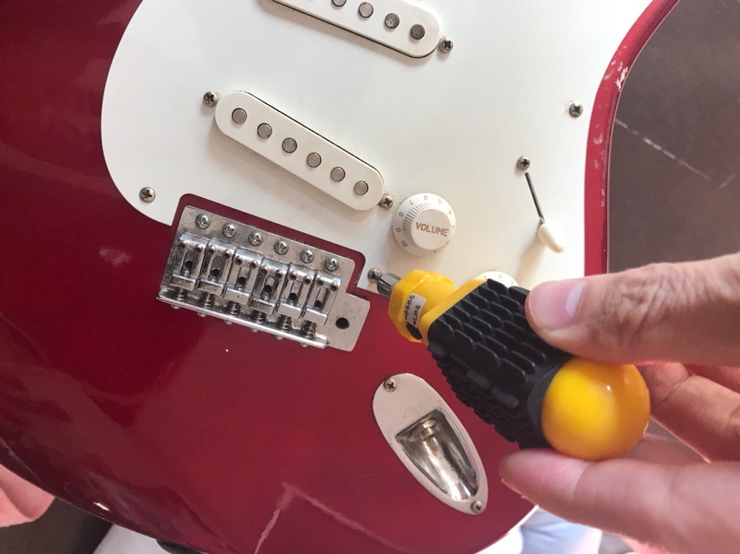 メーカー不明の赤いストラト・2 | 好きに勝手にいろんな楽器