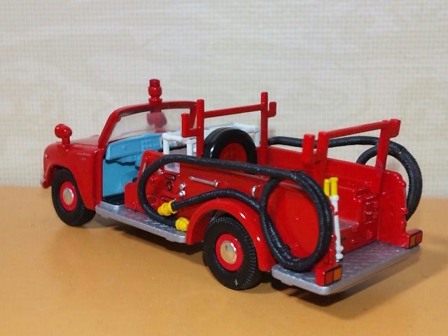 トミカリミテッドヴィンテージ LVー30a．b ニッサンジュニア