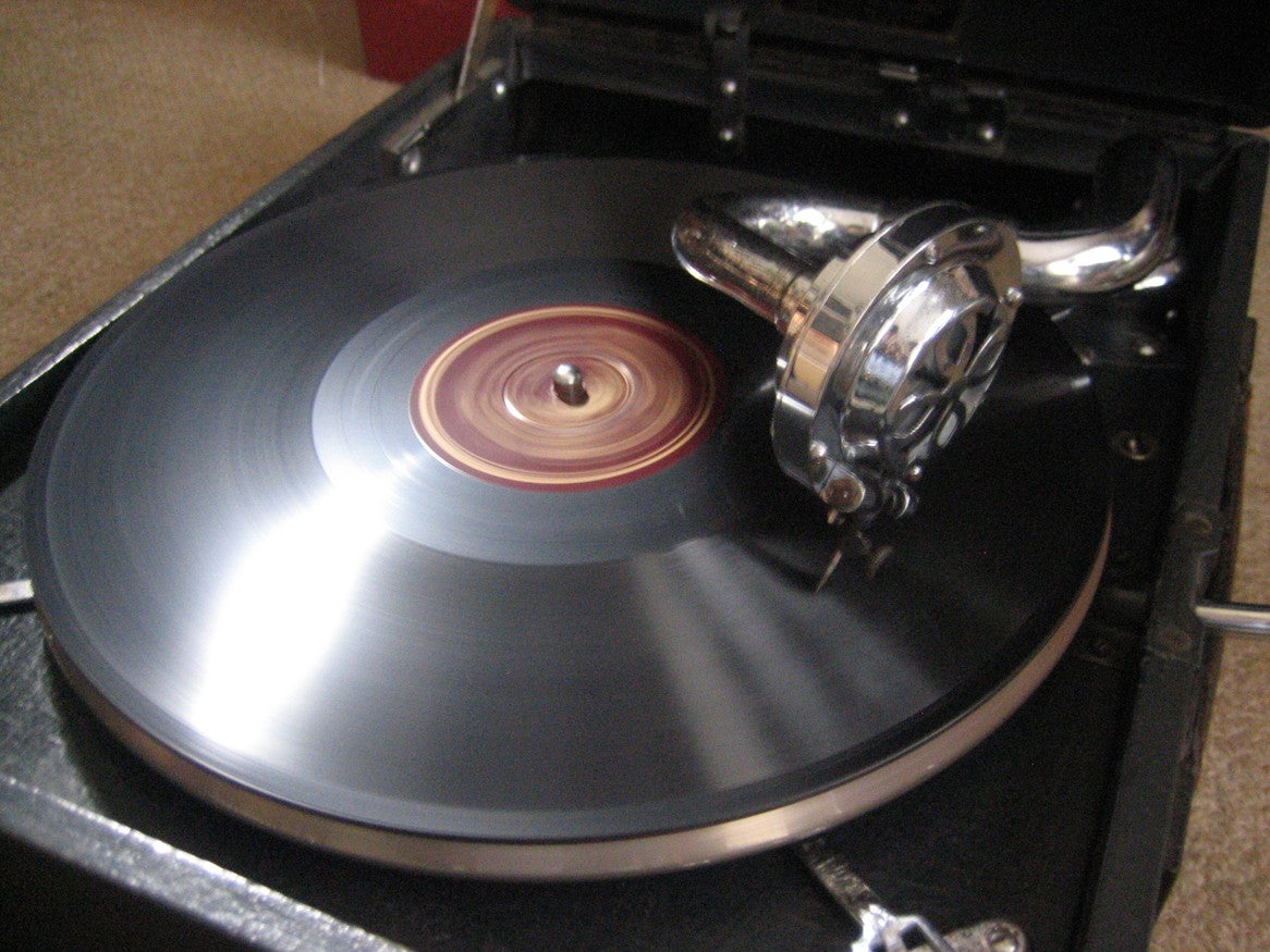 昭和レトロ コロムビアポータブル蓄音機 №203Aの修理 その3 | 路地裏の