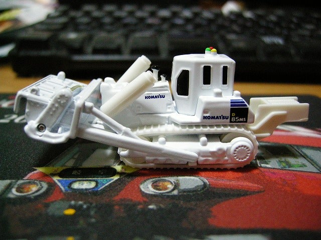 トミカ 14 コマツ対人地雷除去機 D85MS | 海山鉄趣味事便り