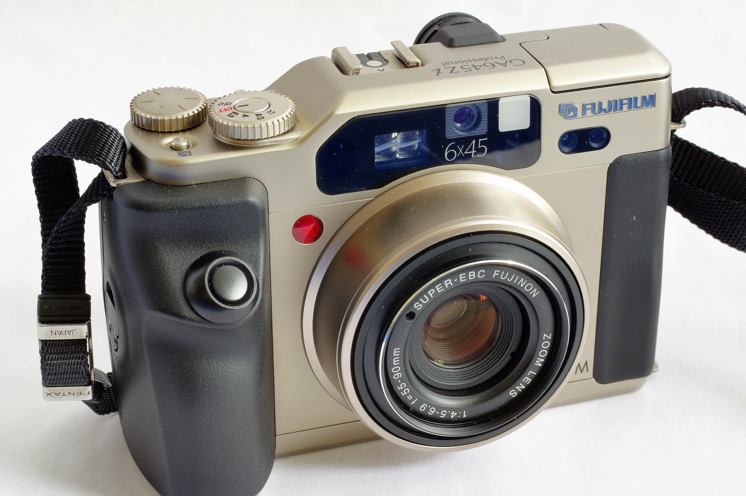 Fujifilm GA645Zi Professional - 凝った作りのコンパクト中判カメラ