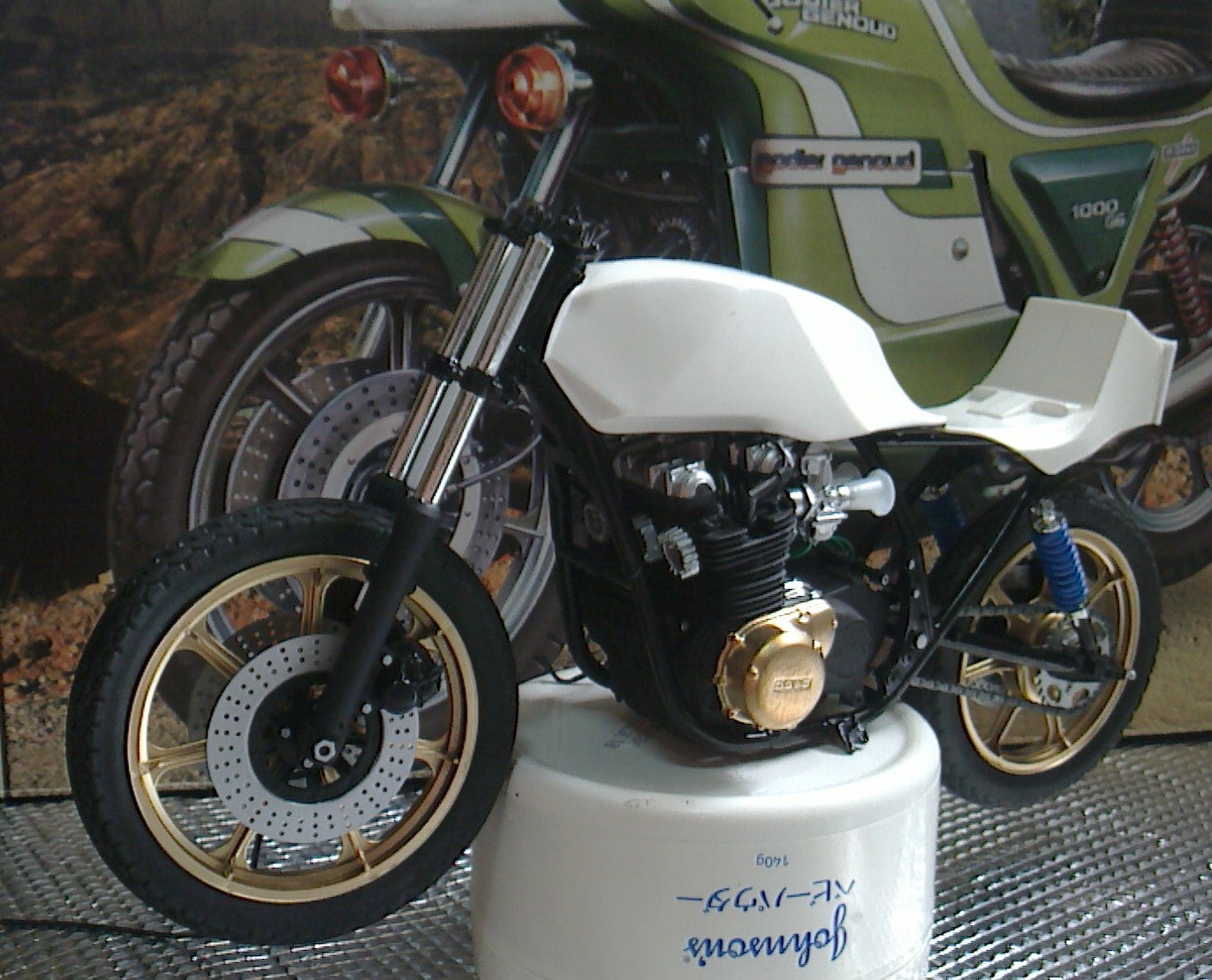 Heller1/8 KAWASAKI 1000GG ”Godier Genoud” Part1 | 牛乳雑巾(´ι _