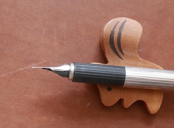 めるる アウロラ アスティル NY近代美術館永久展示万年筆 aurora