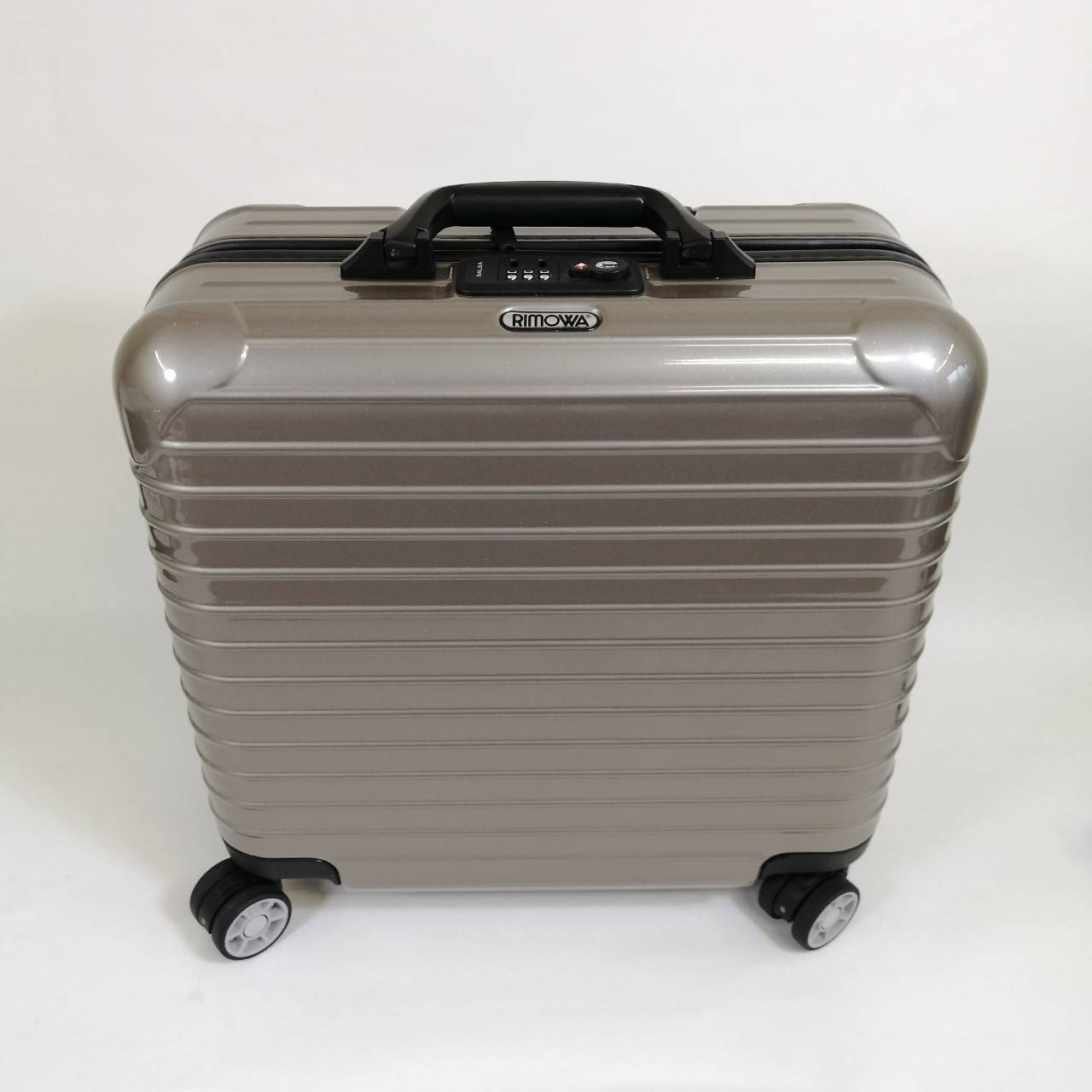 リモワトパーズプレミアム2輪32L シャンパンゴールド機内持ち込み