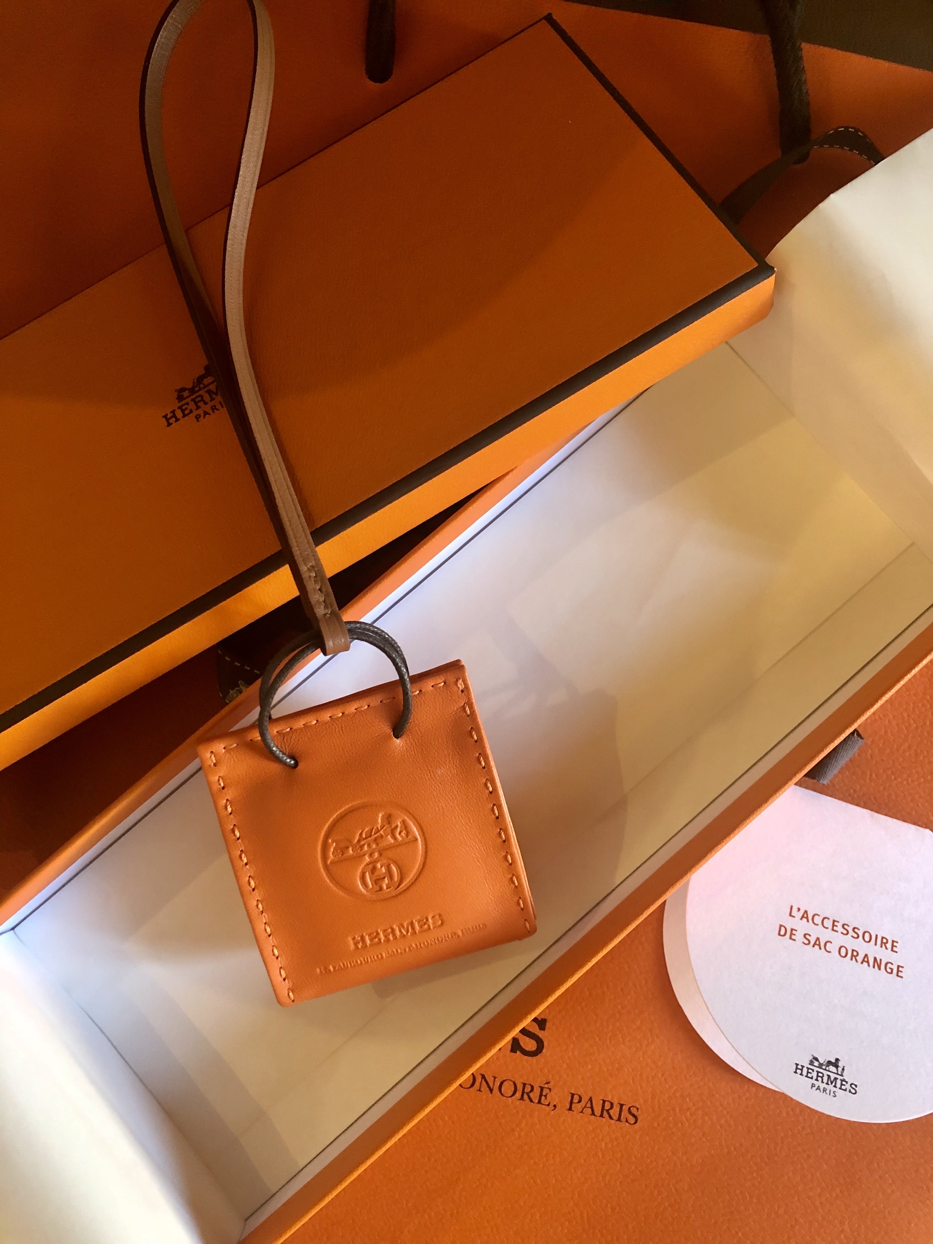 可愛すぎる！エルメスのショッパーがバッグチャームに！！ | 世界中の