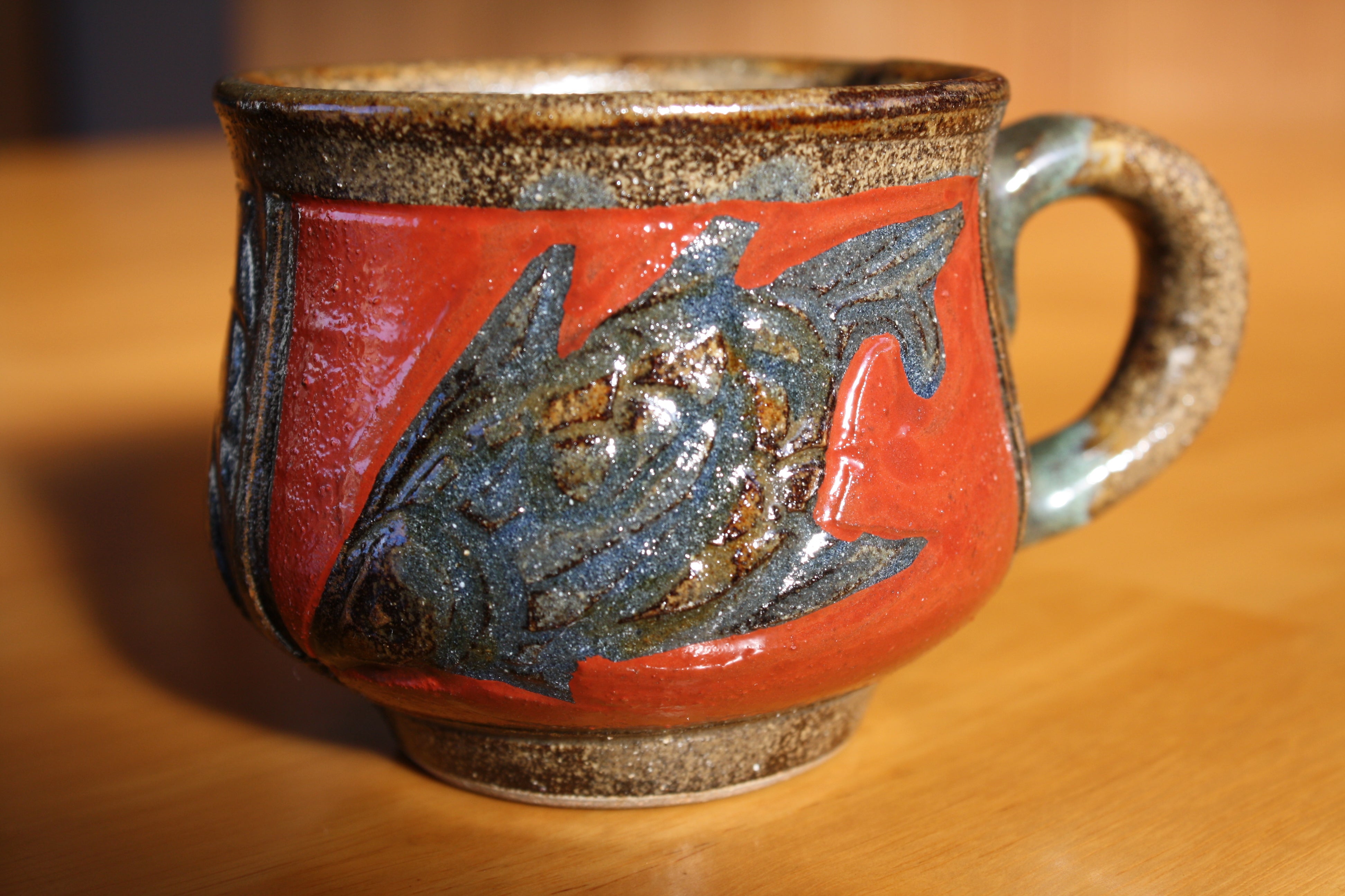 琉球 沖縄 壺屋焼 【故】新垣勲作 赤絵の鳥 魚紋 やちむん ヤチムン 線