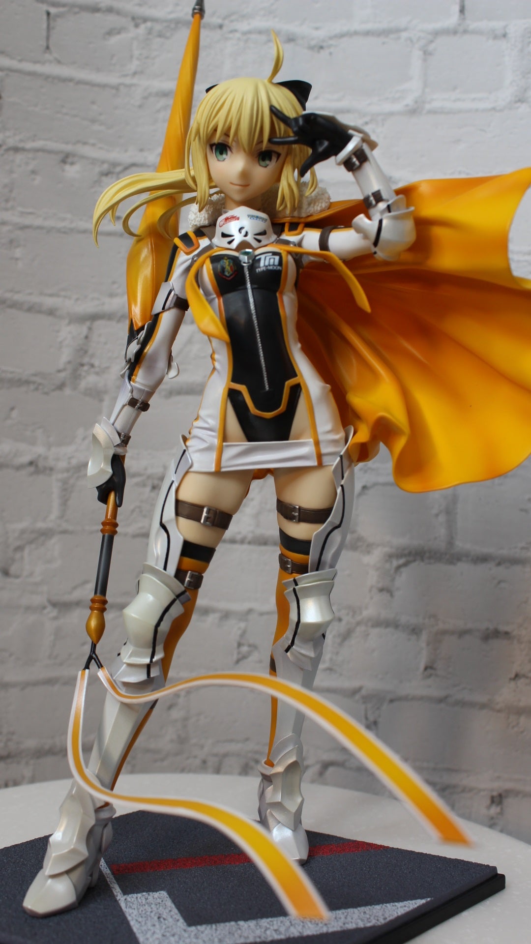 Fate アルトリア セイバー レーシングクイーン Amazon | PLUSONE