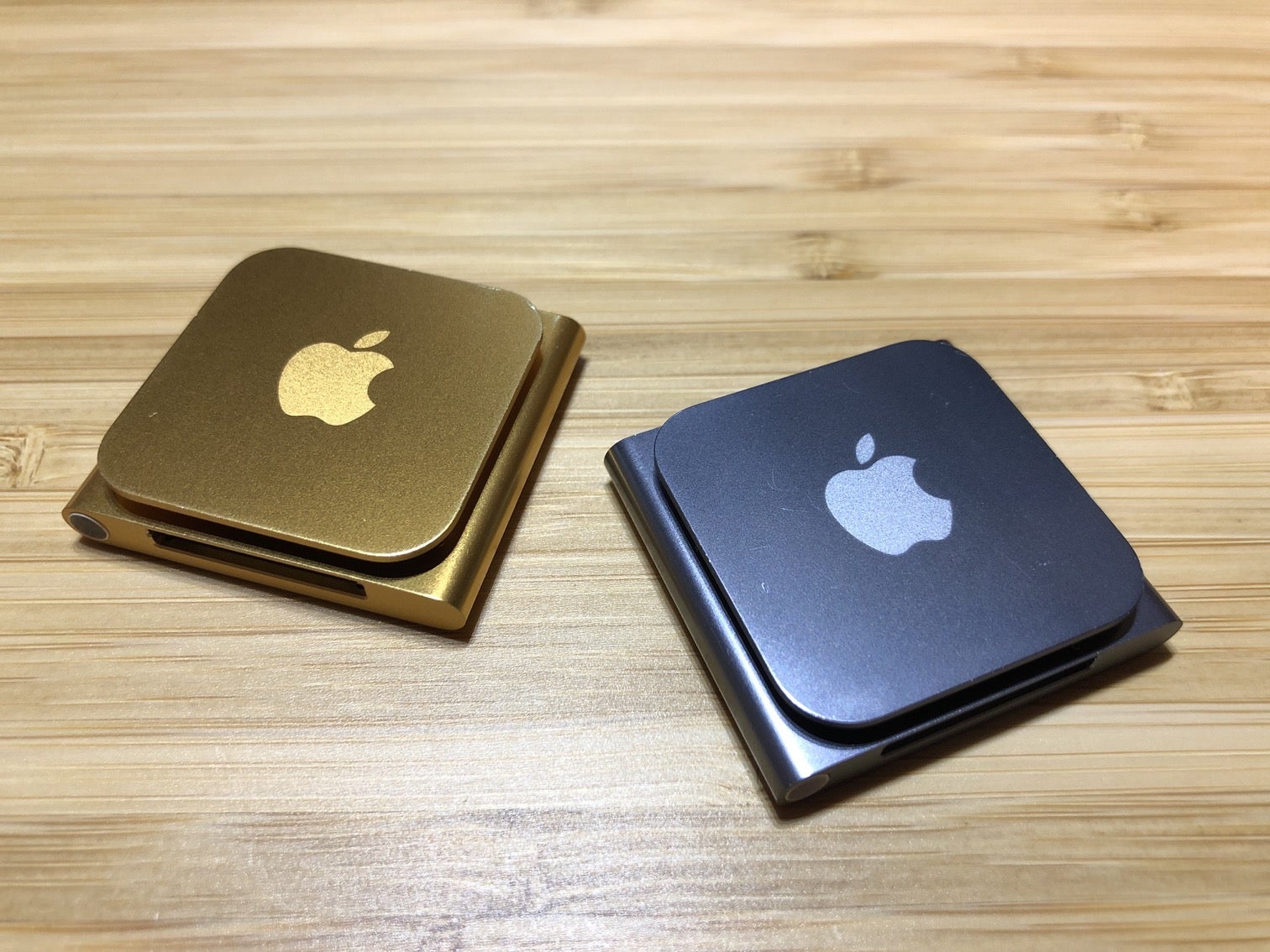 iPod nano（第6世代）のグラファイトとオレンジをコンプリート