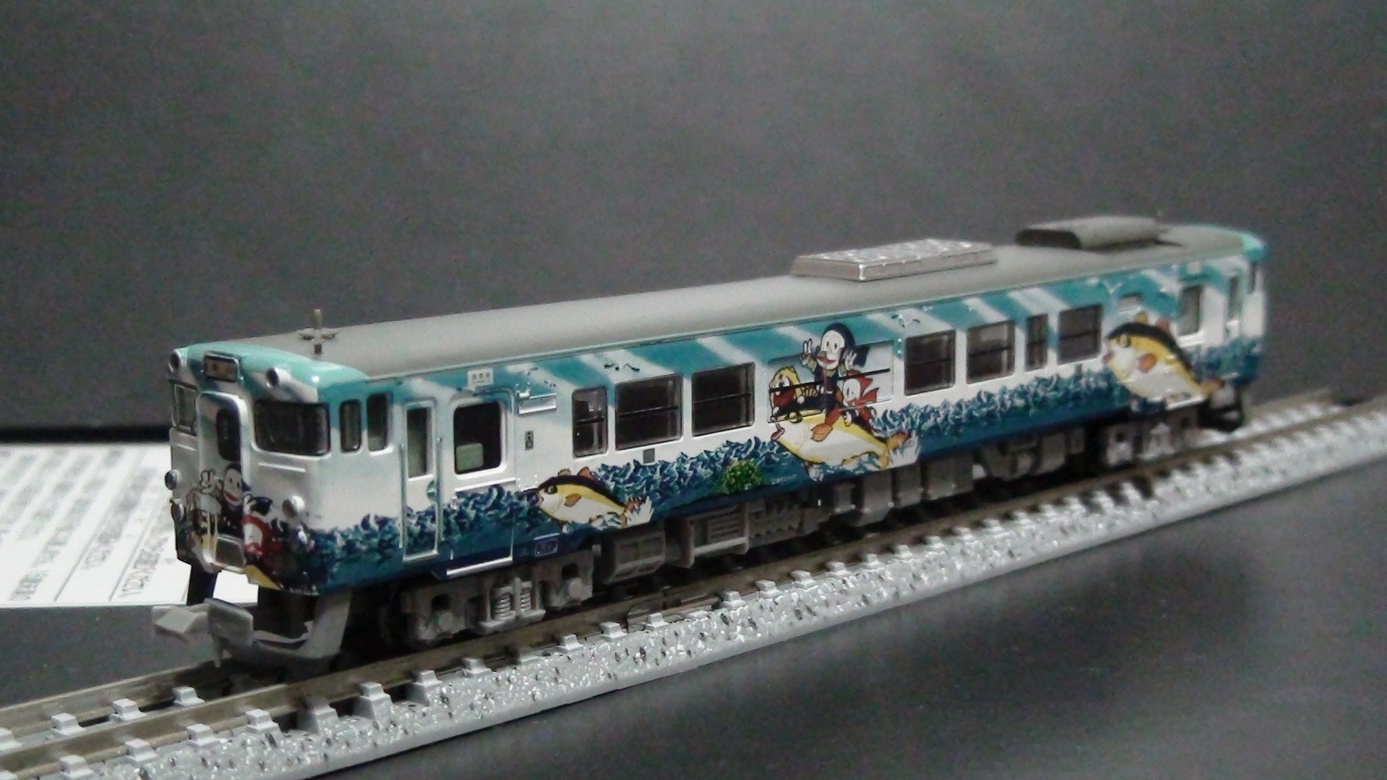 キハ40 2137 ハットリくんラッピング塗装仕様 M車 白色室内灯組み込み