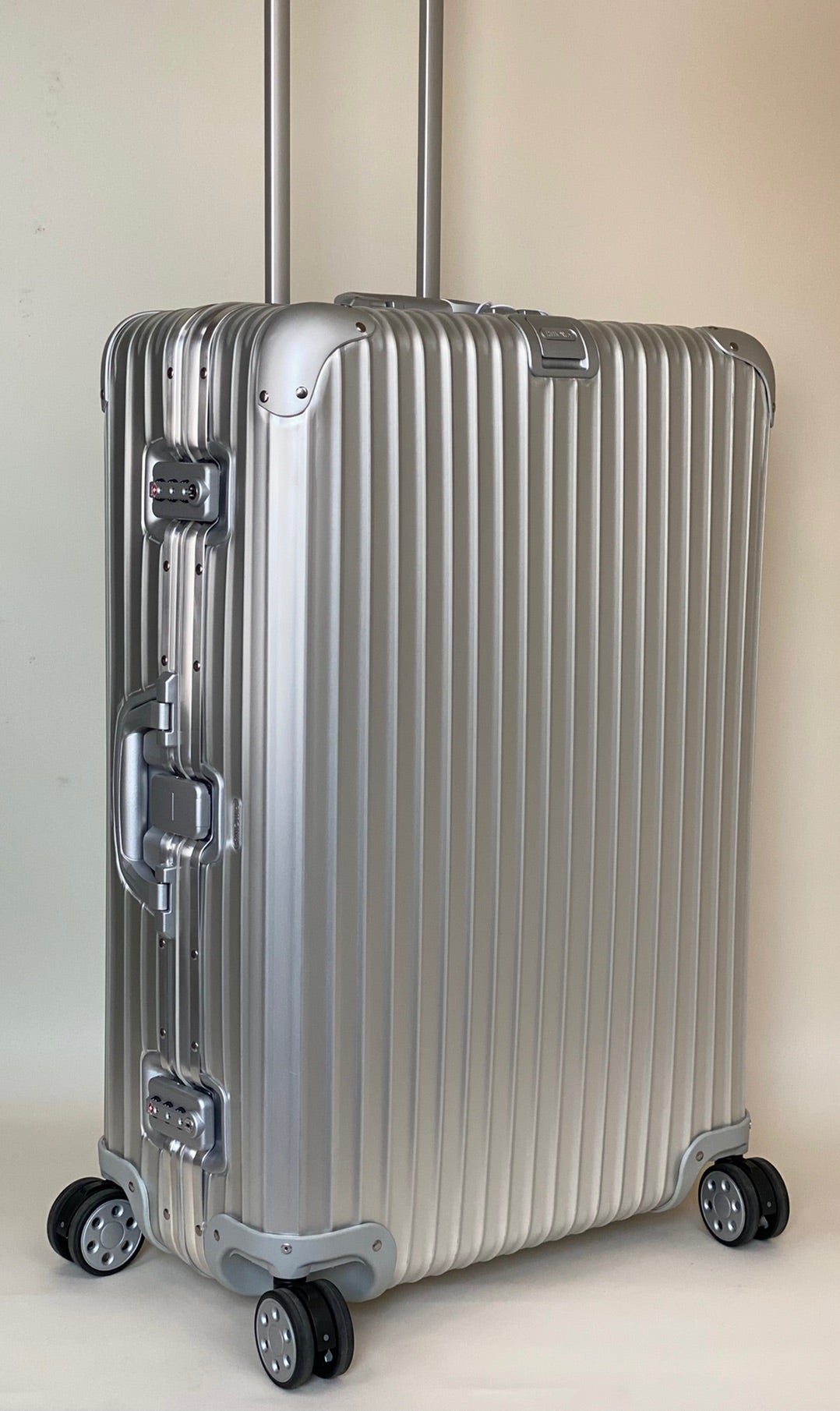 本物 RIMOWAリモワ 932.70トパーズ 82L 4輪 本物 RIMOWAリモワ 932.70