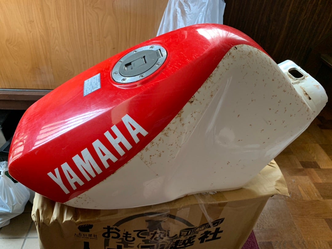 出た!!☆新品未使用☆未開封！！TZR250 3MA オイルタンク!!! TZR250