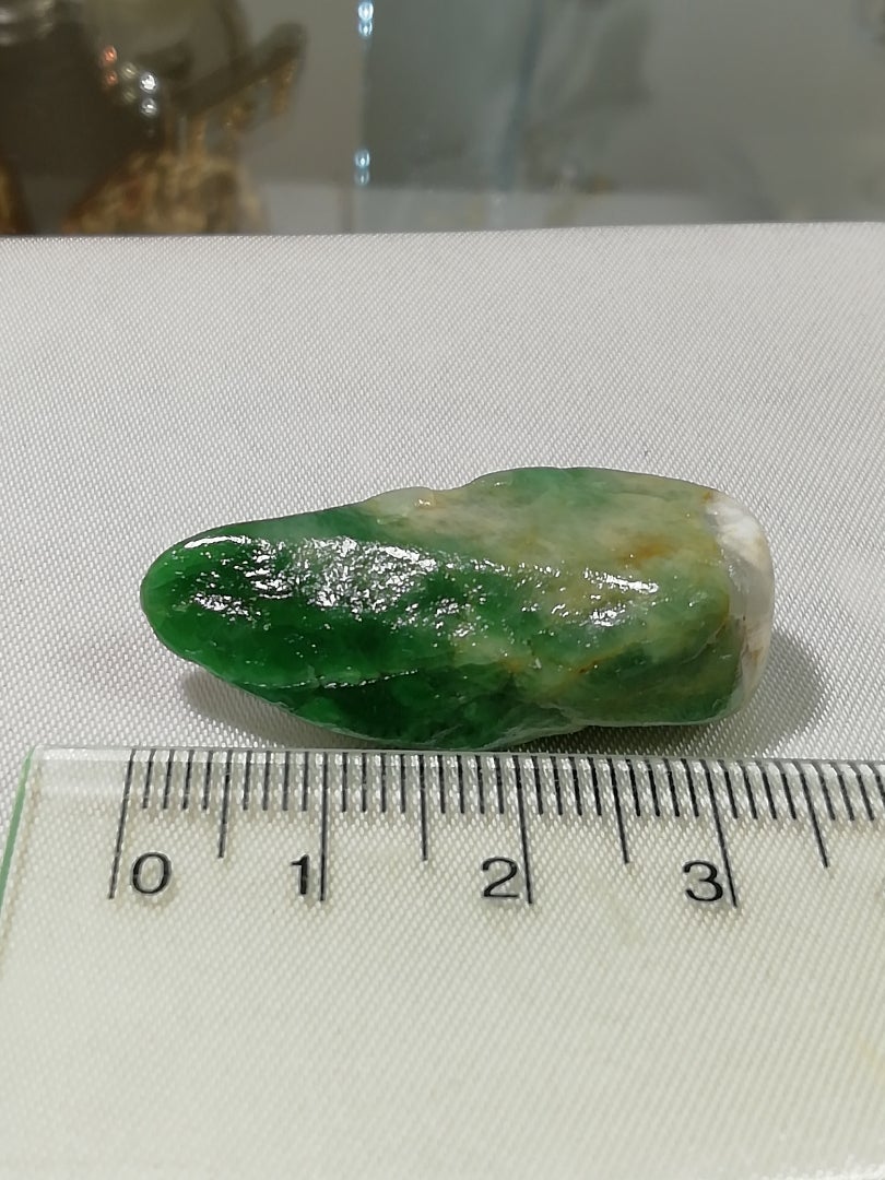 エメラルド？いいえ、糸魚川土倉沢翡翠です✨✨ | 翡翠(ひすい)と希少