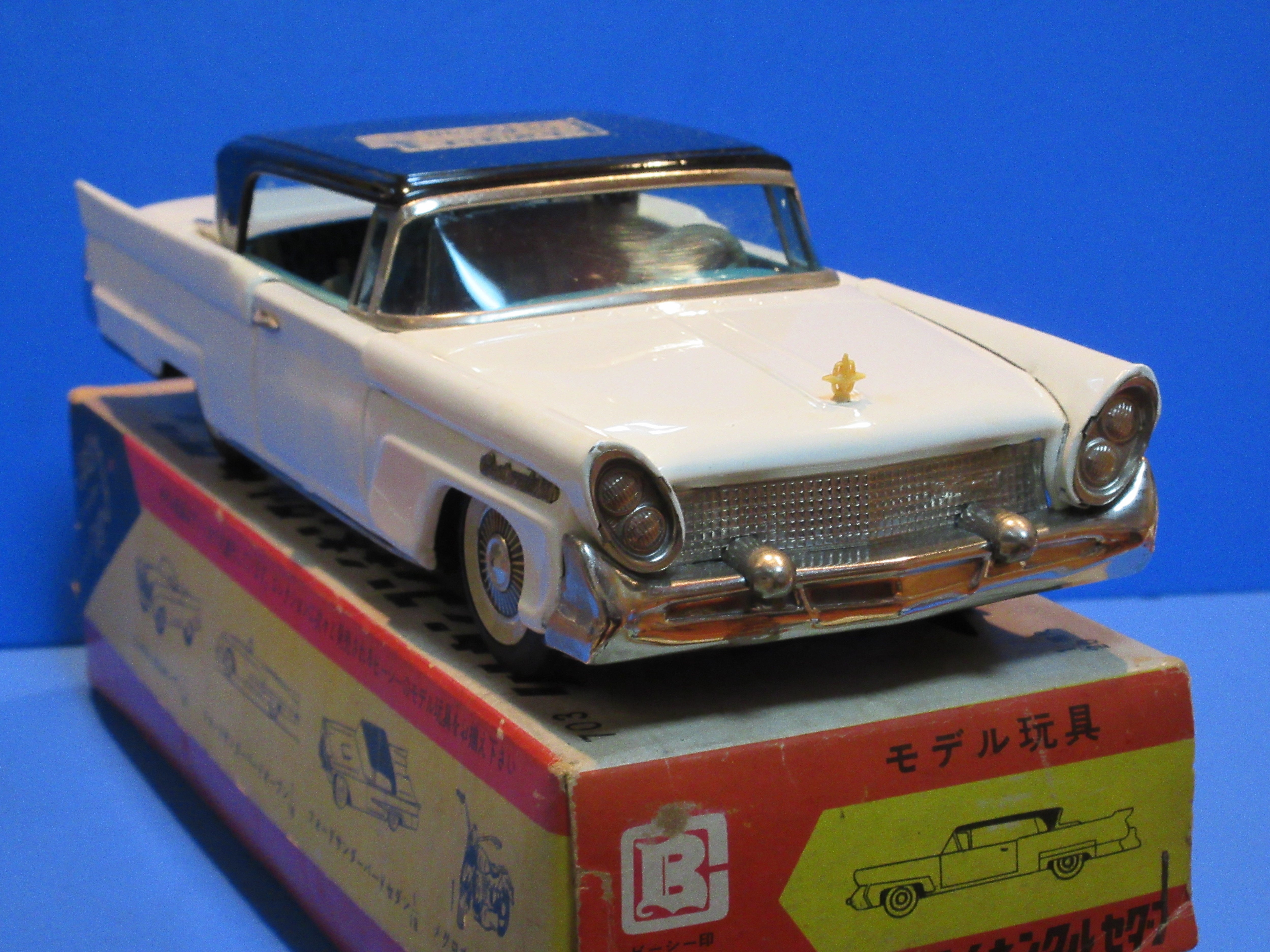 萬代屋【60 キャデラック コンバーチブル大 赤】inブリキtoy car 箱無