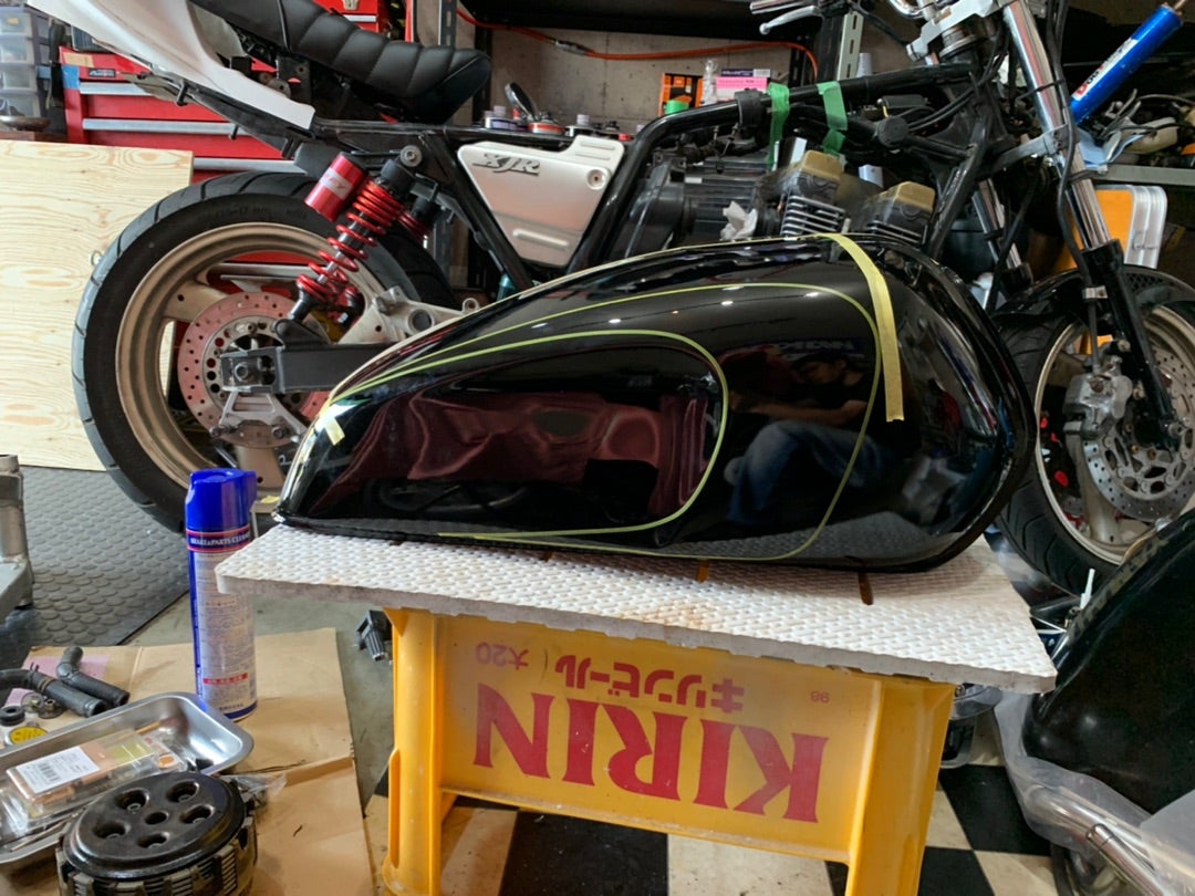 XJR400を直そう！⑤ タンク塗装と小物塗装〜 | YG Factoryのまったり日記