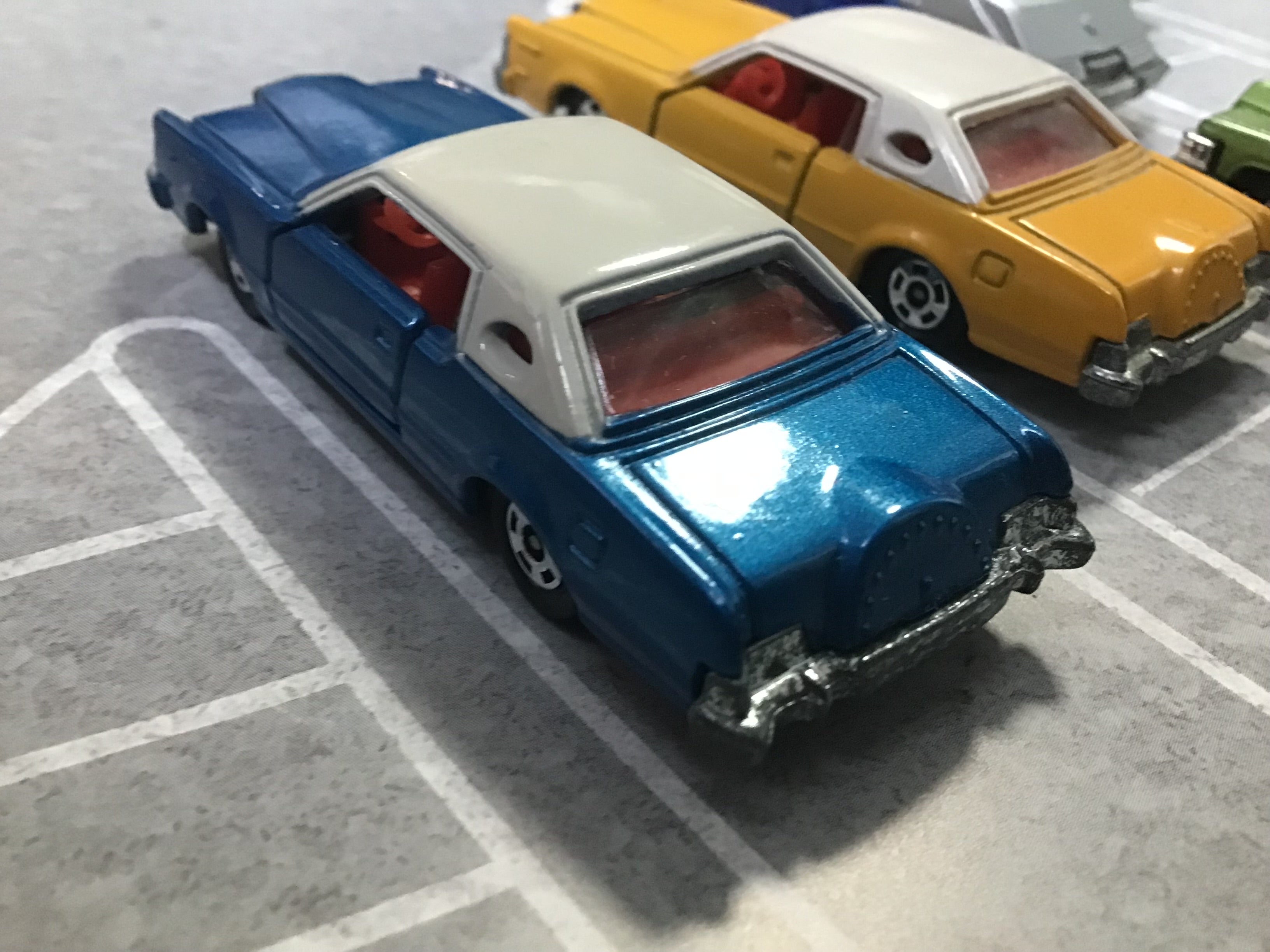 トミカ F4-1-8 フォード コンチネンタル マークⅣ日本製 青箱 パールW