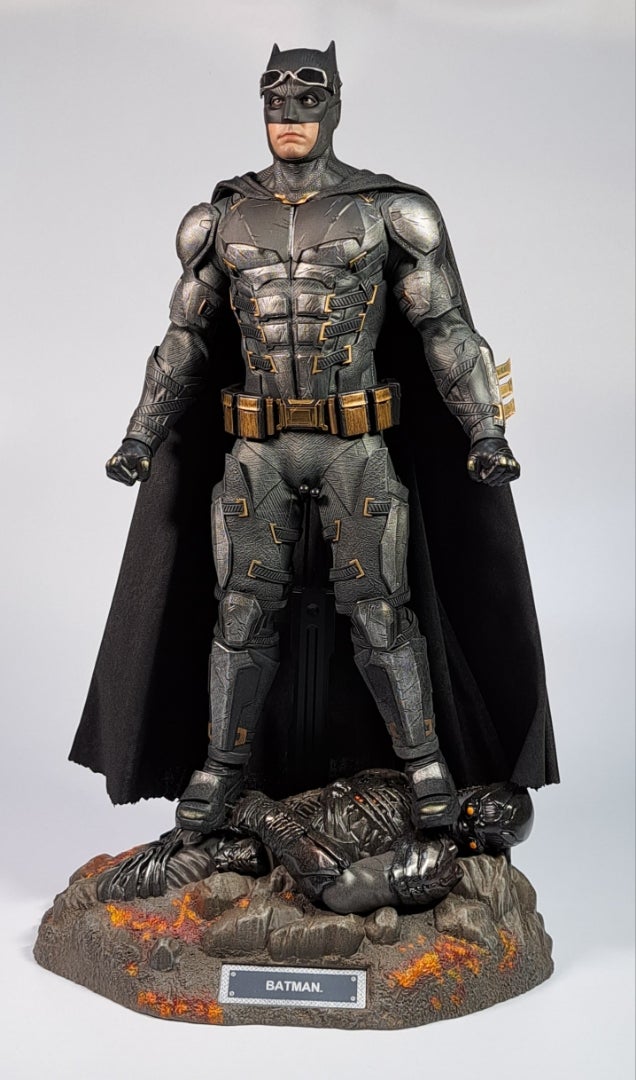 ド*ォ様 ホットトイズ バットマン タクティカルバットスーツ版