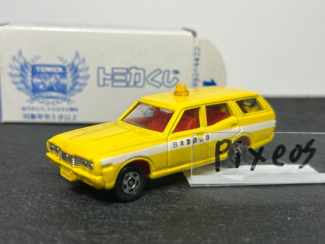 黒箱トミカ／日本道路公団パトカー／ 日産セドリックバン（2Cホイール