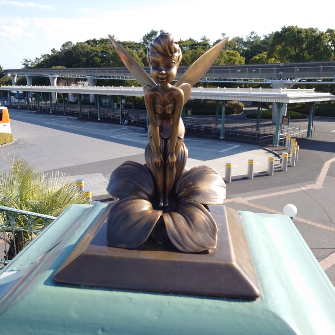 東京ディズニーリゾート ブロンズ像ピンバッジにチップ＆デール