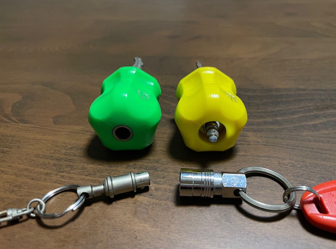 マックツール、オリジナル改造グリップキーホルダー黄色、赤(赤文字