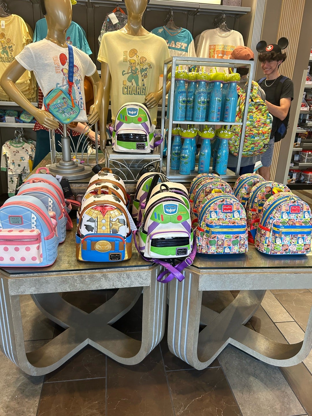 WDWレポ㊸グッズ紹介♪大人気のラウンジフライリュックは種類豊富♡ |