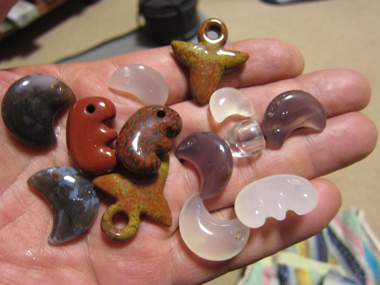 青森産チャート勾玉 錦石 日本銘石】勾玉 津軽錦石 〈青森県〉 大