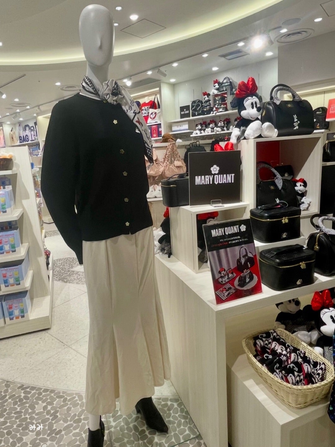 フラッグシップ東京♡ミニーデザイン スカーフのお洒落な巻き方