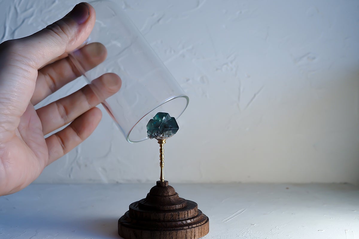 古いドイツの鉱石本に描かれていた物を手直、復刻した標本ケース