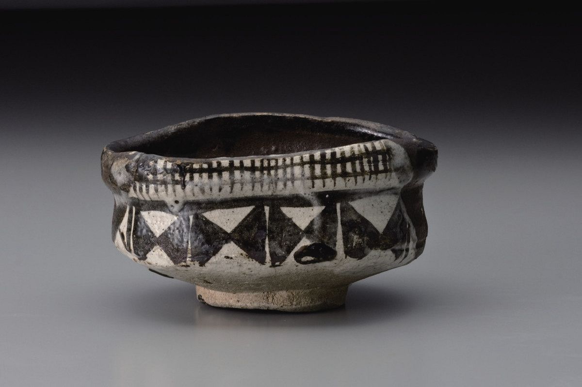 黒織部陶片 桃山 江戸初期 美濃古陶 美濃桃山陶 美濃焼 古陶磁 織部 骨董